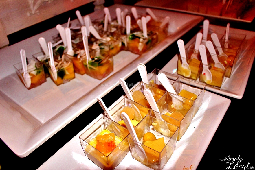 bite size dessert tray table
